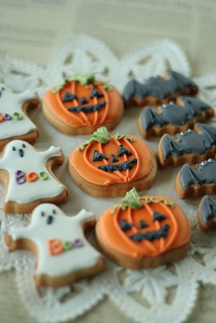 Halloween Biscuit Decorating