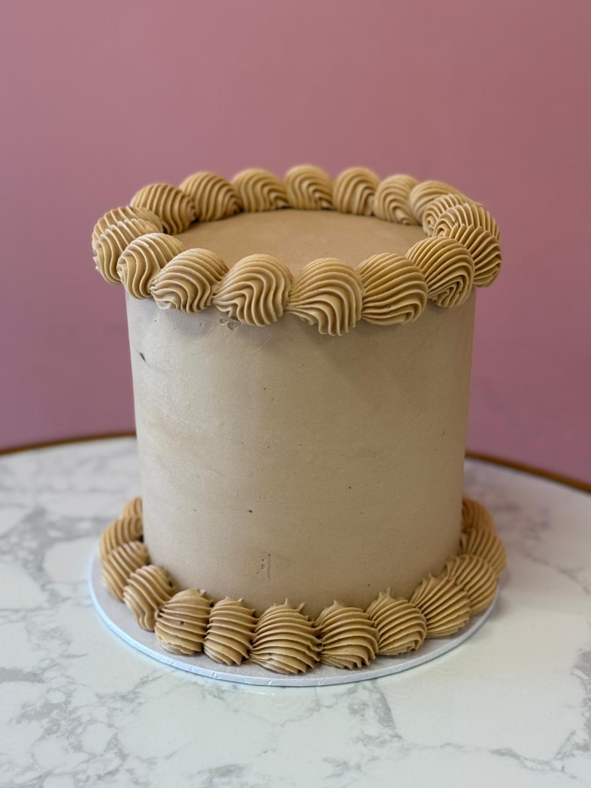 The Vintage cake with floral and vintage-style decoration
