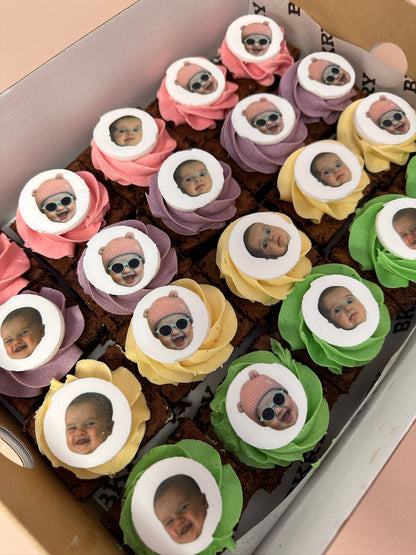 Branded brownie bites with logo decoration for corporate events